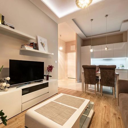 Warsaw - Aparts Lotnisko Okecie Apartamento Exterior foto